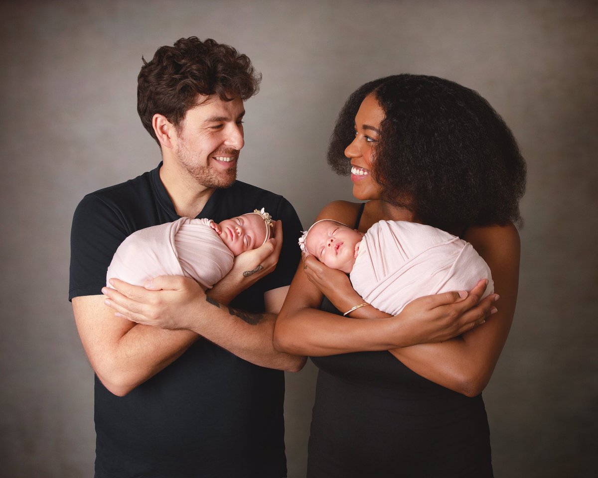 Proudest parents in the world with their miracle twins
Ivy born 23w at 450g
And her twin sister Ella born 5 weeks later at 28 weeks 
Beautiful photos courtesy of the gifted <a href="/LouieDonovan/">Louie Donovan</a> 
Amazing photographer from Ruislip
There are more !
No more tubes or ventilators ♥️♥️