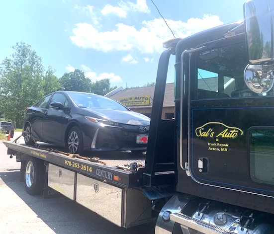 SalsAuto's tweet image. Sal's Auto Summer car care tip (fave from Jean💜). 
Did you know that car batteries🚘🪫 fail more in summer🌞(heat) than winter? Sal's Auto performs a 60 point safety check with service? 
Call 978-263-2614 today! Be Safe &amp;amp; COOL!