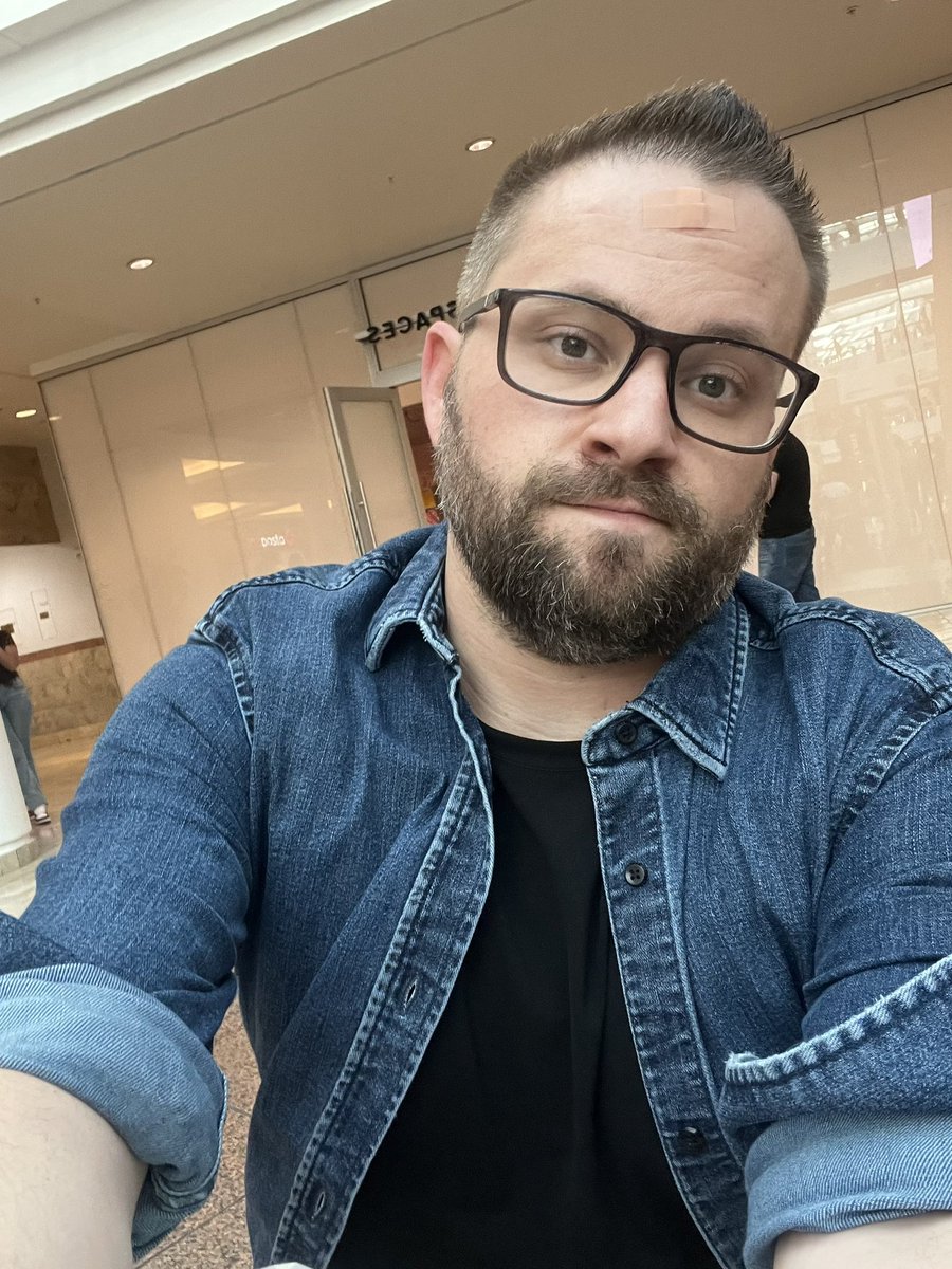 tommydotcom's tweet image. Beard felt on point in this pic. Don’t mind the little boo-boo I got on my forehead at work lol. #beard #gaybear #bears #beardgame