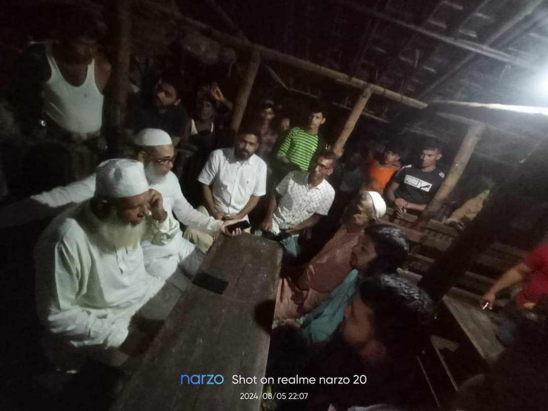 sapphire_2602's tweet image. Bangladeshi Muslims guarding "mandir" and protecting Hindus
#WeStandWithMinorities 
#StopIndianPropaganda
#HindusAreSafe