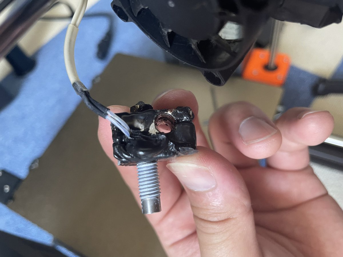 thunderrrrssssx's tweet image. 久々にprusa触ったら
火事なるとこだった