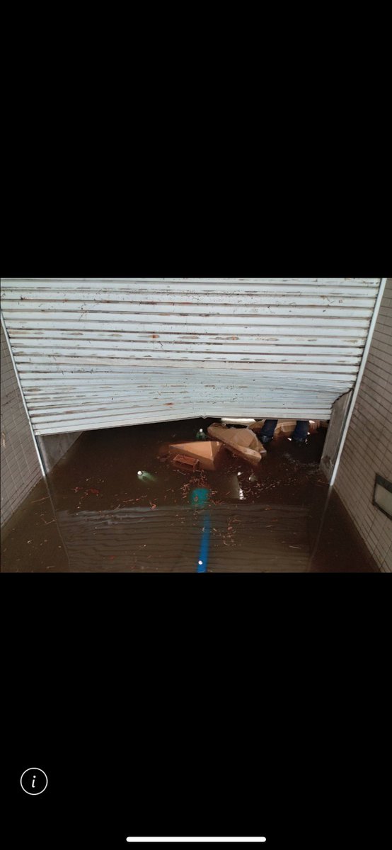 先週水曜、練馬は豪雨で近くの友人宅の地下店舗が大浸水😣
シャッターも壊れたそう😭

友人より文化シャッターのご指名が☺️
二度と浸水に遭わぬ様、友人宅を宜しくお願い致します🤗
