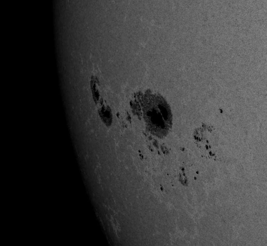 #SolarCycle25: sunspot group 13780 is getting pretty big and complex. It has a beta-gamma-delta magnetic configuration, it produced an X1.1 flare yesterday (with a possibly Earth-directed CME) and may well produce further major flares.