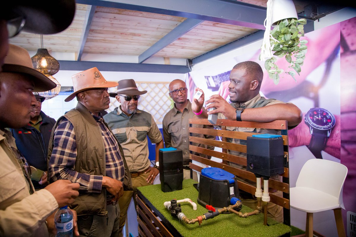 Tech_Affiliates's tweet photo. It was an honour to present His Excellency Mokgweetsi Eric Masisi with the Prepaid Water Solution at the Ghanzi Agriculture Show 2024.  #WaterSolutions #TechnologyInnovation https://t.co/aER6UQYk84