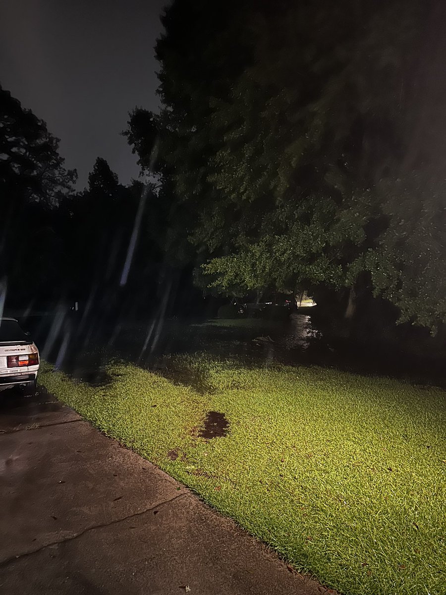 reneacamper's tweet photo. The flood is here in Hinesville, GA. Praying 🙏🏽 @WSAV https://t.co/ofBcVFeWvO