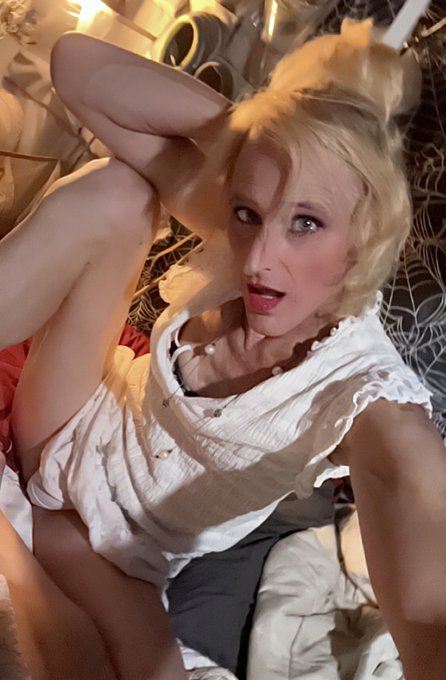 Playing as is normal 🤣🤣 https://t.co/ipMFne6Ywe