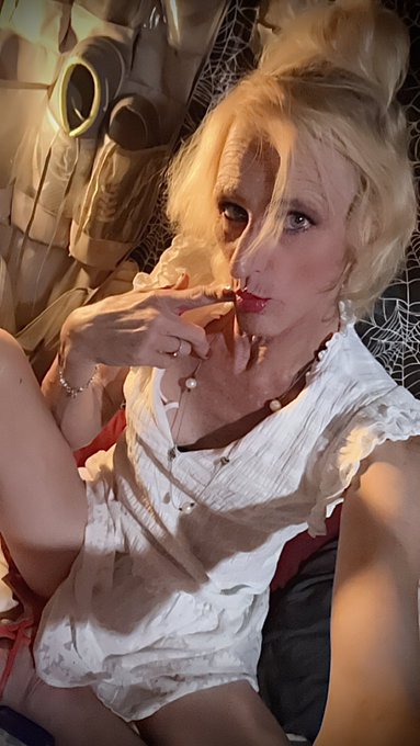 Playing as is normal 🤣🤣 https://t.co/ipMFne6Ywe