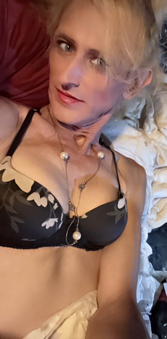 Playing as is normal 🤣🤣 https://t.co/ipMFne6Ywe