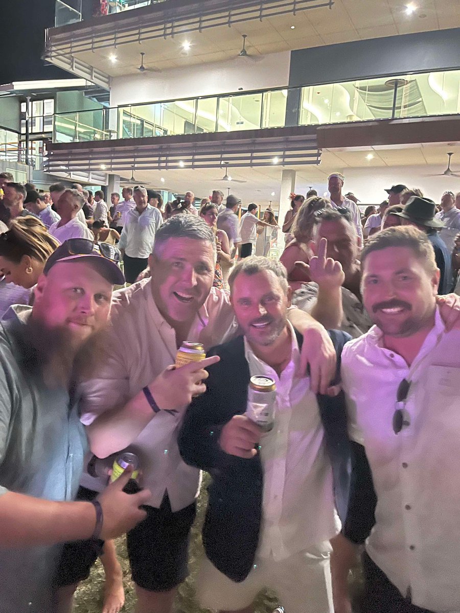 What a carnival!! <a href="/simonmarshall33/">simon marshall</a> <a href="/Kw_Deebear/">Kayne</a> #Darwincup