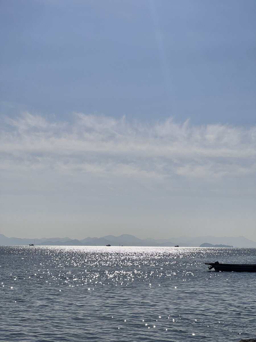 bitmama923's tweet image. 지구상에서 나의 벗이란...

피를 나눈 가족을 초월한
그 누구도 될 수 있지 않을까.

나에게 일당백_벗이란
상대를 판단하지 않는 이다.

나도 그러한 이가 되고파🐥

*미니멀 라이프 선언 이틀째,
오늘도 미션 완수.💪

때론,요령이란 매우 좋은 것😎

#stacksats  #everyday #minimallife #beff