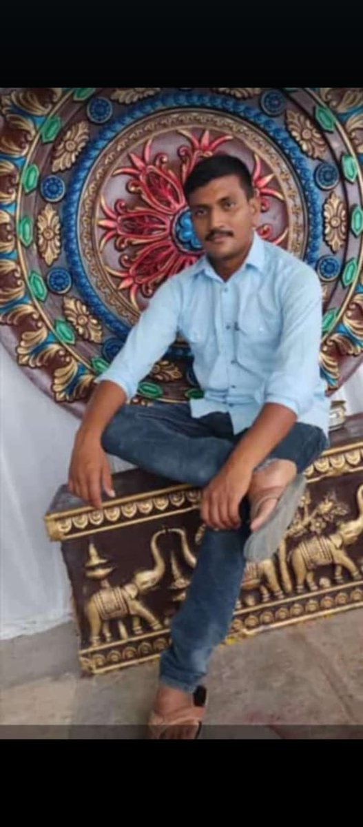 shankar_journo's tweet photo. 126 మార్కులు వచ్చి జీవో నెంబర్ 46 వల్ల జాబ్ రాక పెళ్లి చేసుకొని ఇల్లు గడవక చిన్న రైస్ మిల్లులో పని చేసుకుంటూ తన జీవనం గడుపుకుంటూ నైట్ నా మిత్రుడు మల్లేష్ యాదవ్ నల్గొండ జిల్లా హాలియా రోడ్ యాక్సిడెంట్ లో మరణించడం జరిగింది అదే కాంగ్రెస్ ప్రభుత్వం జీవో నెంబర్ 46ను ఎత్తేస్తే  ఈరోజు ట్రైనింగ్ ఉండేటోడు🥹🥹

ఒక GO 46 మిత్రుడు పంపిన message 🥺