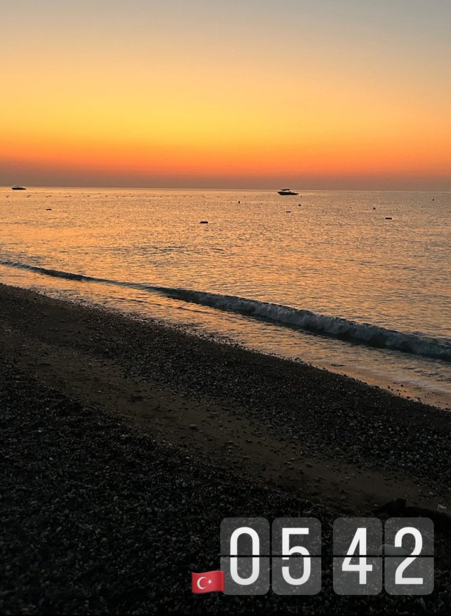 It takes a lot to wake me up early, but it was worth it ❤️
Watching the sun rise with my daughter.
#makingmemories
#Kemersunrise
#LimakLimraHotel