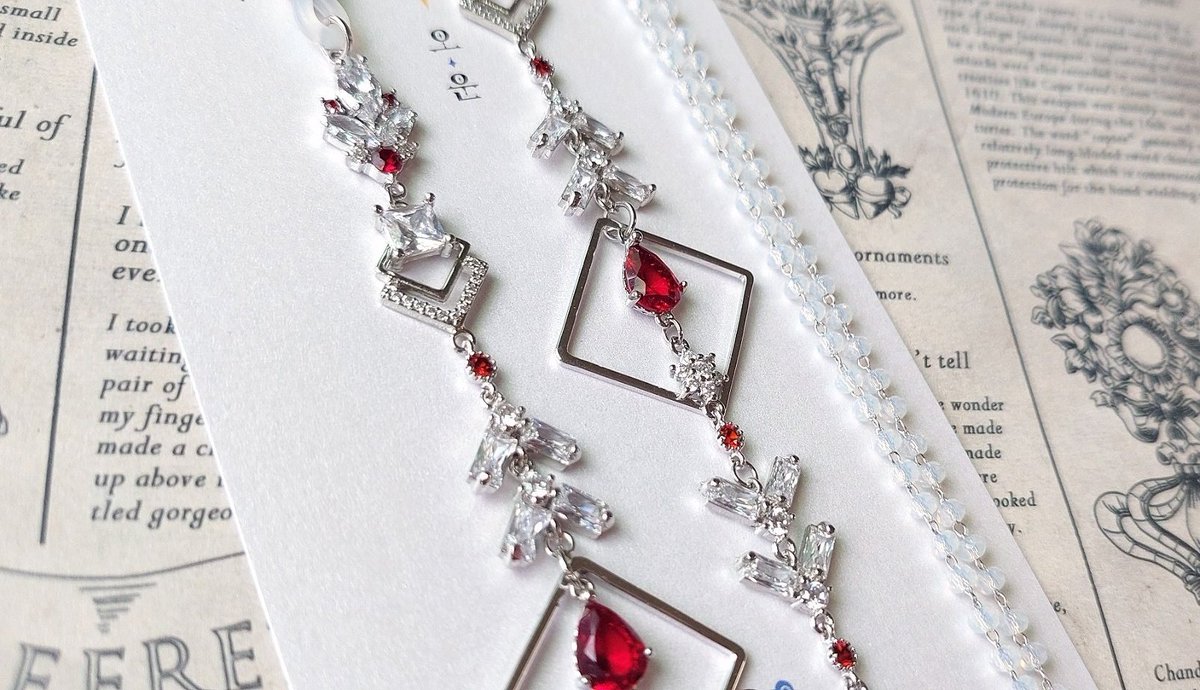 연갈님의 [TRPG 인세인 팬 메이드 시나리오 캠페인 단화도] 와 신청자분의 1차 PC를 테마로 안경줄 커미션을 완료했습니다.