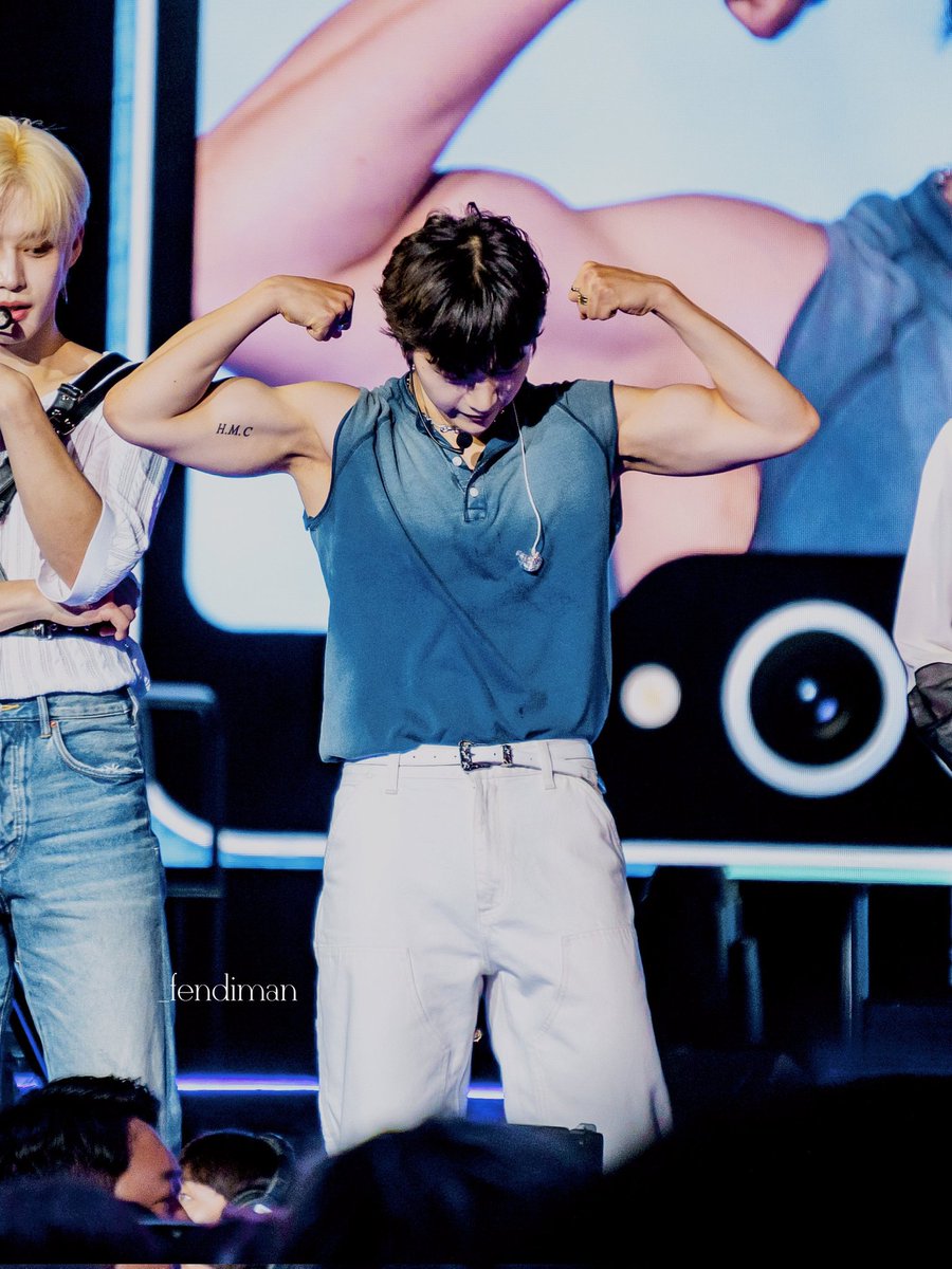 seokreu's tweet image. oh wow