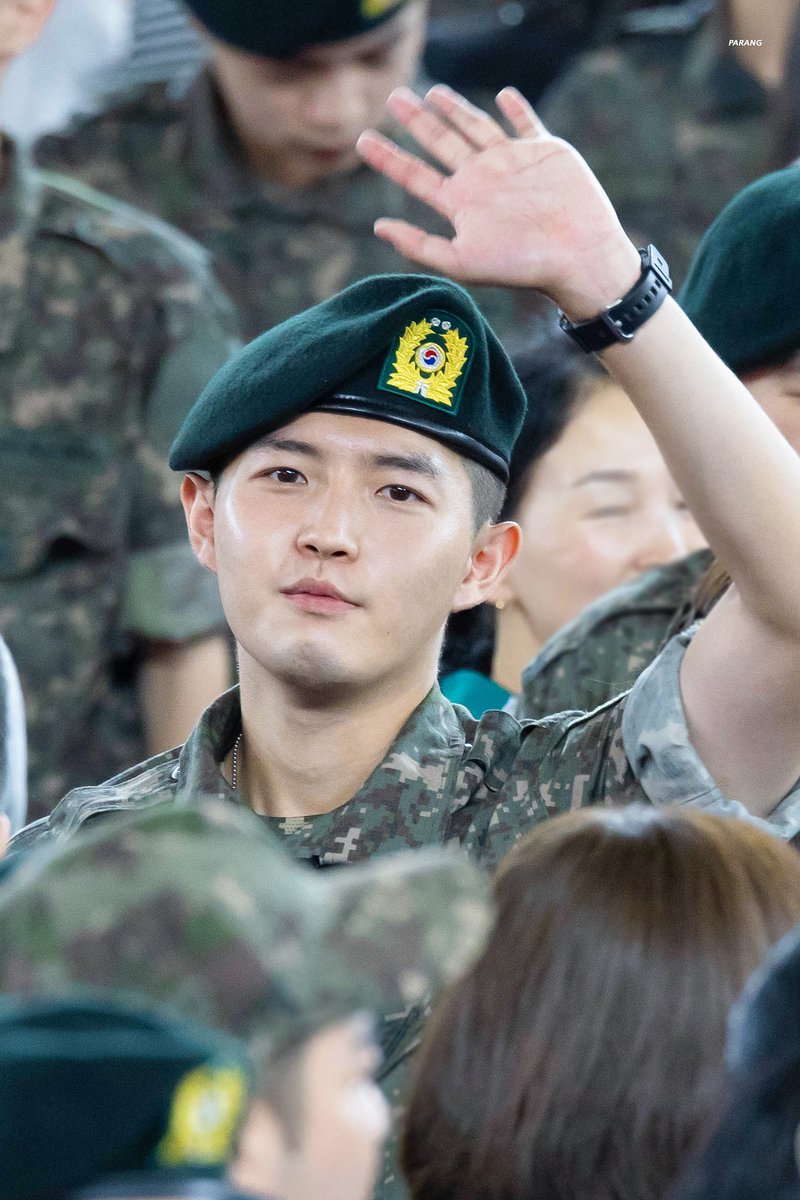 특급미남훈련병🫡♥️

240806 수료식
#KIMJAEHWAN #김재환