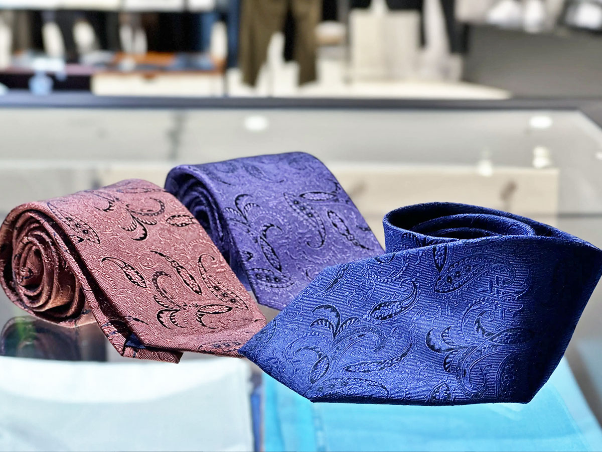 【美品】イタリア製　Global Style ペイズリー柄　高級ネクタイ 🌟大人気🌟新作ペイズリーネクタイが入荷🔔 使いやすいカラーで