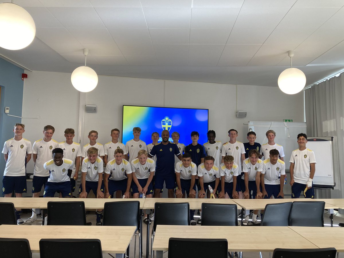 tecle_thomas's tweet photo. Bra och viktiga samtal om @svenskfotboll v��rdegrund tillsammans med F15 och P15 landslaget under samlingarna på Bosön senaste veckan 🇸🇪⚽️ https://t.co/5t20v1pkX4