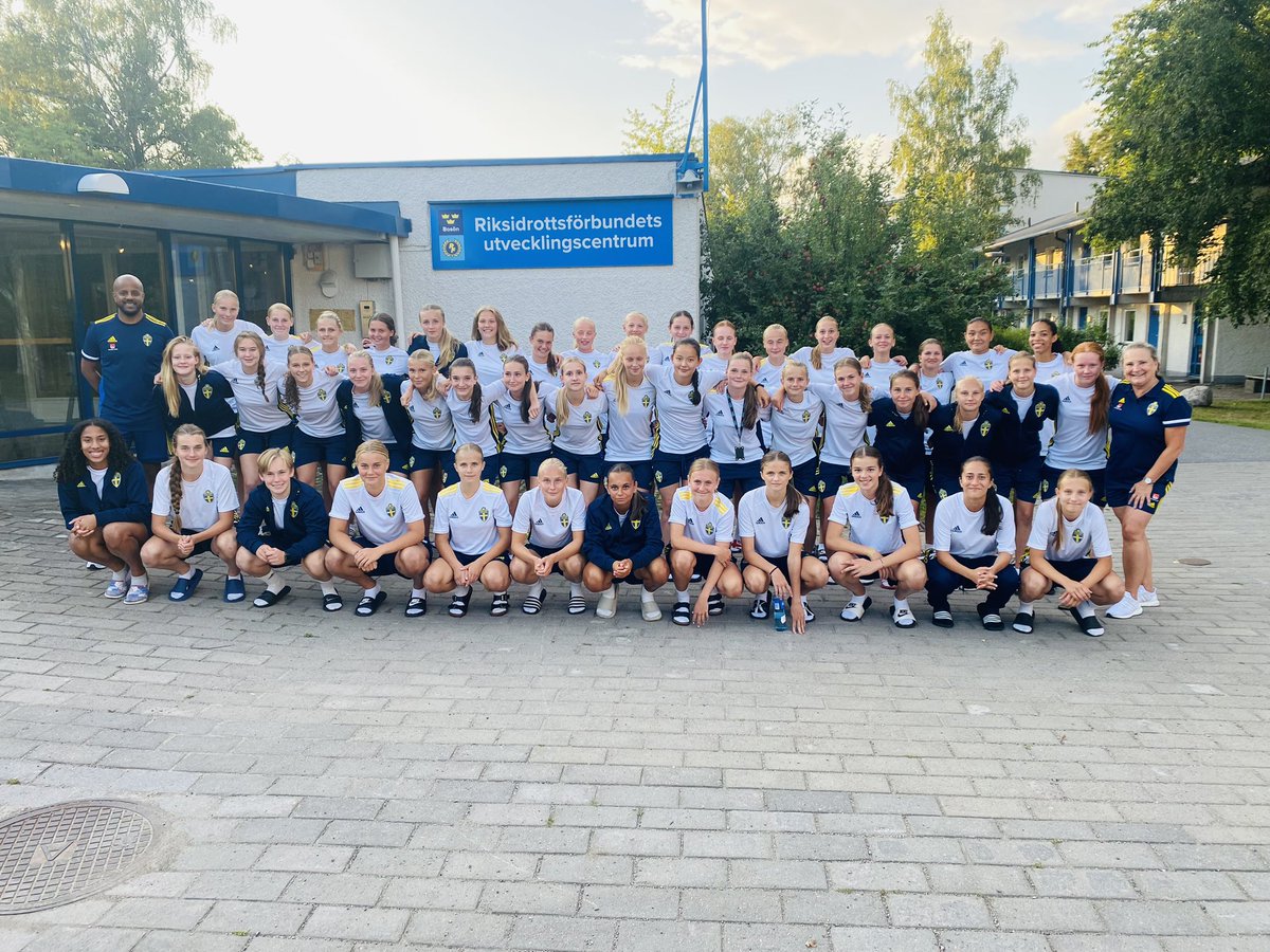 tecle_thomas's tweet photo. Bra och viktiga samtal om @svenskfotboll v��rdegrund tillsammans med F15 och P15 landslaget under samlingarna på Bosön senaste veckan 🇸🇪⚽️ https://t.co/5t20v1pkX4