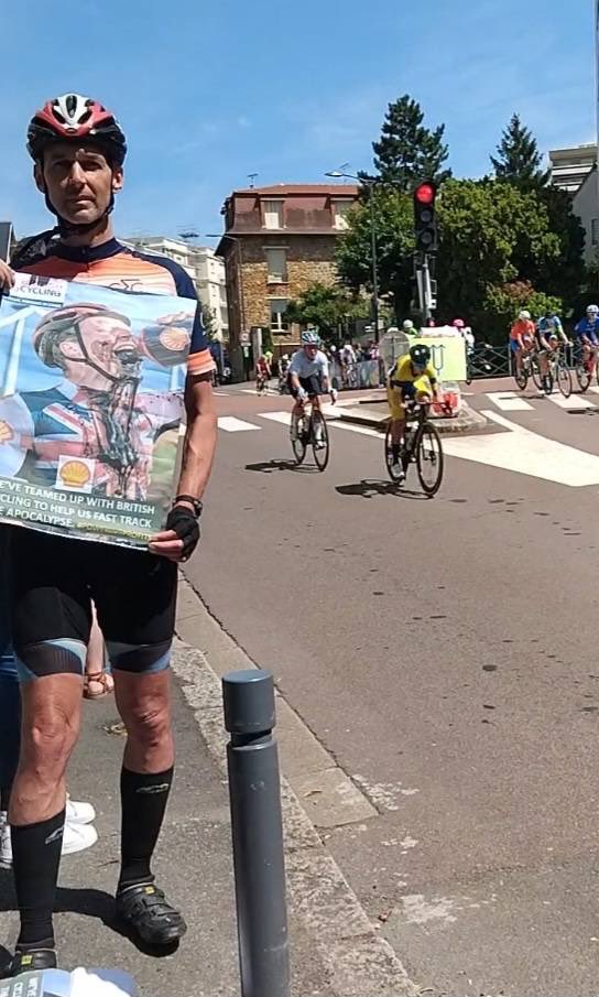 xr_cymru's tweet image. Our two Welsh Borders Rebels completed their bike ride from London to #Paris2024 just in time for the women&apos;s road race.

Their message is to @BritishCycling, who are allowing #Shell to greenwash themselves by taking their oily sponsorship money.

#GetShellOutOfBritishCycling