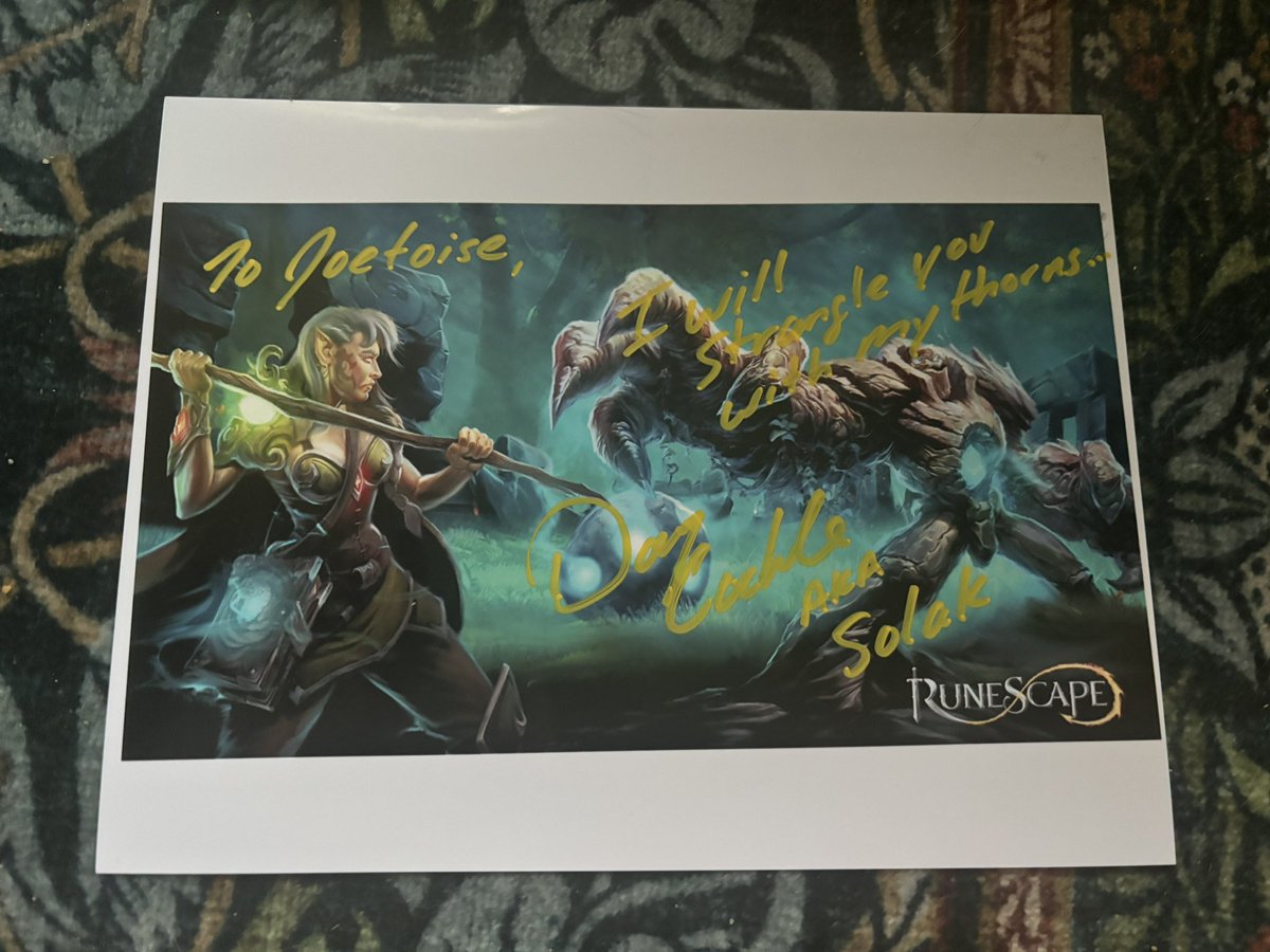 Joetoise's tweet photo. Got to meet @DCockle at @biglickcomiccon last weekend and get the first signature for Solak! @RuneScape has been a part of my life for a long time so to meet someone who voiced in it was amazing https://t.co/hMGq7dGjua