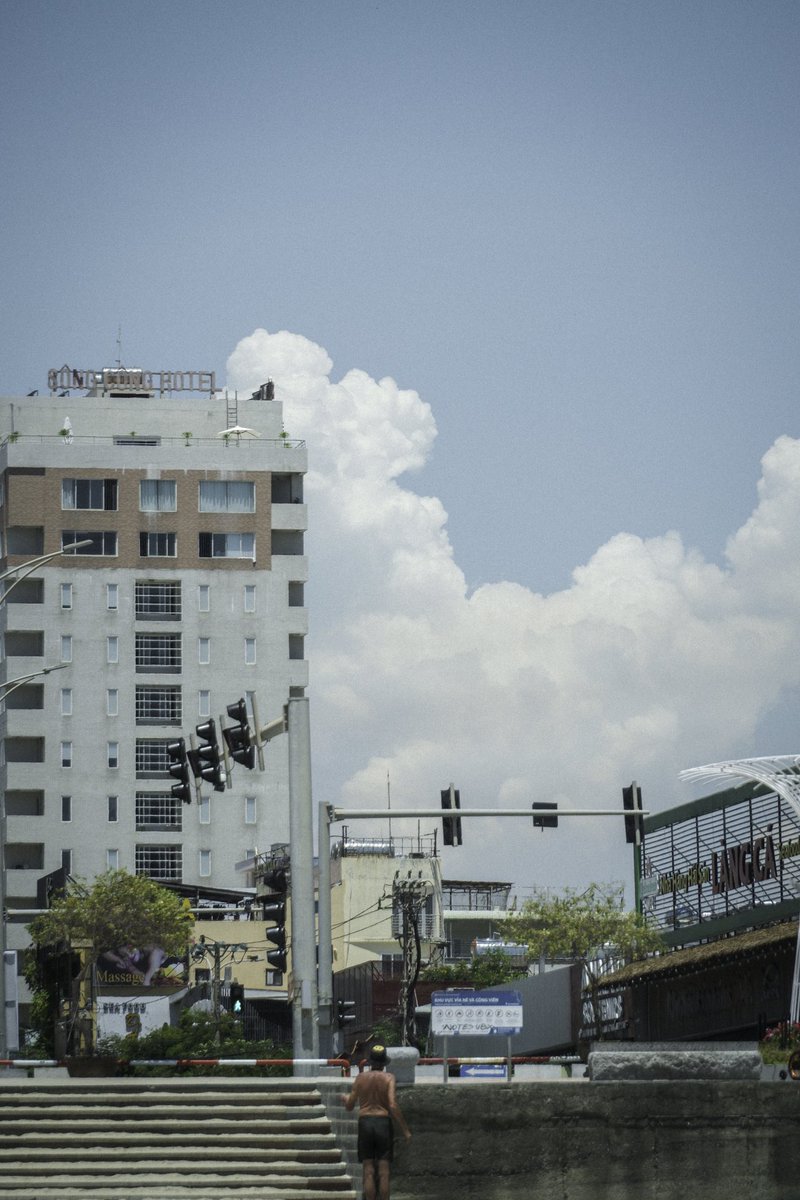 Toku627's tweet image. こんな夏を写したくてfpを手に入れたの思い出した。

#sigmafp
#ダナン
#powderblue