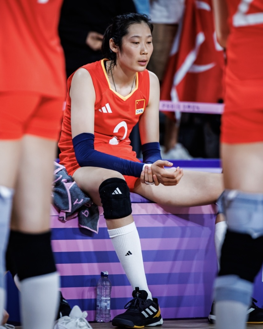 volleyballworld's tweet photo. ZHU TING 🇨🇳: SHE MAY BE BROKEN BUT WILL NEVER BE FORGOTTEN 🥹.
"I feel like this is my last Olympics. I will cherish every match & every opportunity to touch the ball. If I get injured again, these touches could be the last of my career. That's why I value it so much."
✨ Zhu, you will always be one of the BEST players this generation has ever seen. It will NEVER change.
🙏 All the best to you & good luck in the @LegaVolleyF with @ImocoVolley.
🏐 #volleyball #Paris2024