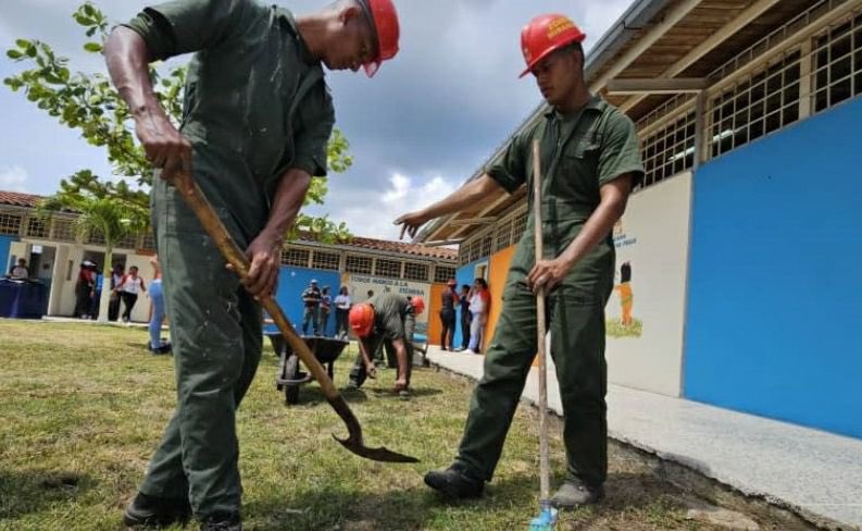 Avanza la rehabilitación integral de la Escuela José Leonardo Chirinos y el preescolar Rosarito Lugo de la parroquia Nueva Cúa. Los trabajos consisten en pintura de todas las aulas, iluminación, electricidad, espacios para la recreación, entre otros.
 #PatriaSoberanaYPlena