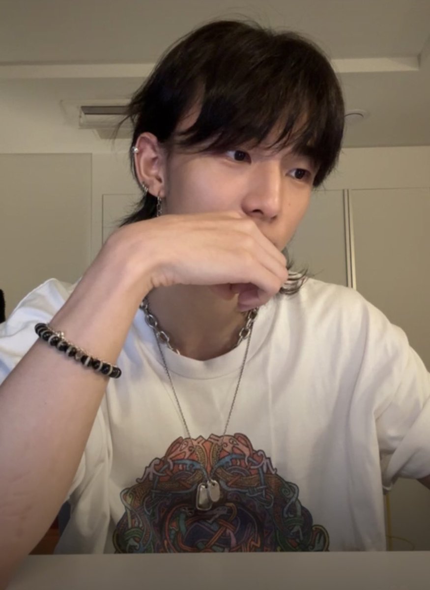 [IG LIVE]
24.08.06

#Hyunjin is now live on Instagram!

<a href="/Stray_Kids/">Stray Kids</a> #StrayKids #스트레이키즈 #スキズ #현진 #ヒョンジン