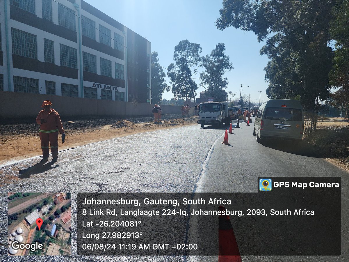 Theo76878340's tweet photo. Team JRA is currently back on site attending to Link Road in Langlaagte. Alot of work went into this road which is near completion @MyJRA @MMCKennyKunene @GPDRT_ @CityofJoburgZA #OperationRestore #OperationHerstel #KkAtWork https://t.co/fqSjuOh6Jt