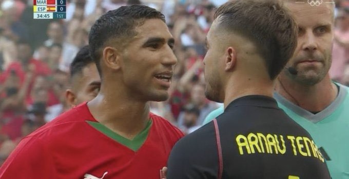 Alissonofabitch's tweet photo. Está recibiendo más críticas Achraf por picarse con el portero de España que por violar una muchacha.
Tremendo y nauseabundo montón de mierda la que mueve el furgol, chavales. https://t.co/Y7FphYWNH5