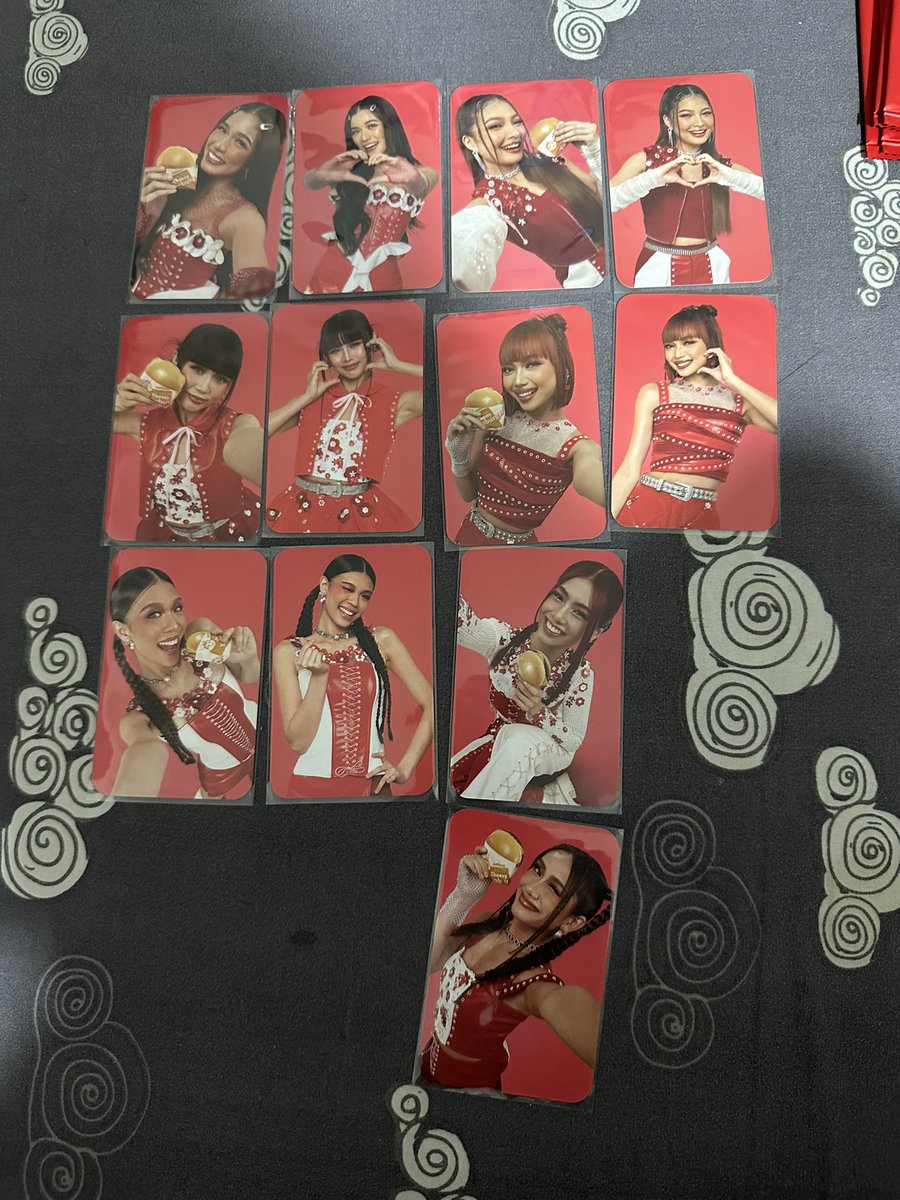 ishiedoll's tweet photo. Anyone interested pa? 
Have: Left photo - 1 Aiah Burger, Stacku Set, 2 Sheena Burger

Want: Right photo - Missing are Mikha Heart, Jhoanna Set and Sheena Heart

WTT WTS LFB #Jolibini #Jollibee #Bini #Photocard #BiniPC https://t.co/mQNAjJrkxf