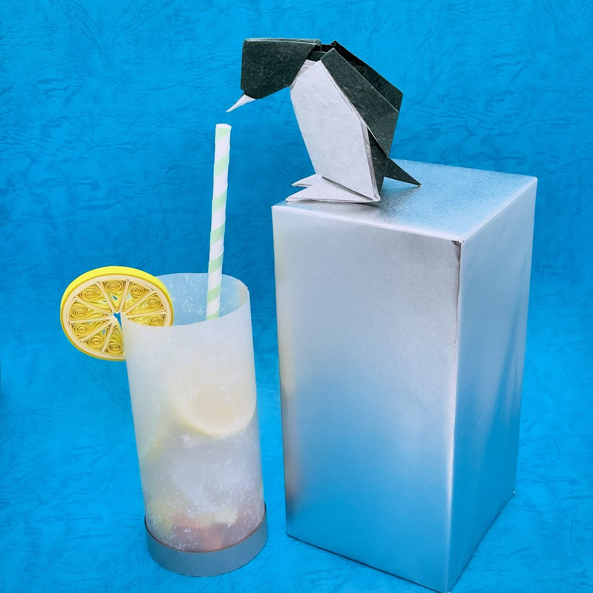 arakigami's tweet photo. 暑い夏はレモンでスカッと爽やか🍋🐧🍹
#ペンギン
#レモン
#全部紙です https://t.co/WrXBbSJNb9