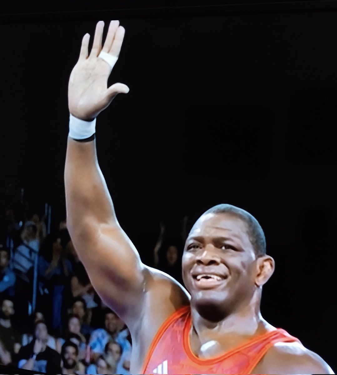 🔔🔔🔔 Vamos Cuba apoyemos juntos al gigante de Herradura que está haciendo historia... 

#La5DeMijaínVa 
#DeZurdaTeam