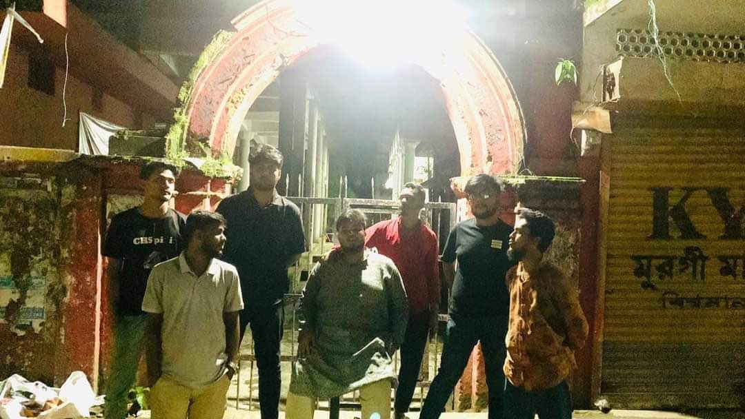 _ati_2005_'s tweet photo. Do NOT let propaganda fool you, people of Bangladesh have come together to protect our hindu communities all over the country.

#CommunalHarmony #HindusAreSafeInBangladesh #ProtectMinorities #ProtectAllFaiths #SafeCommunities #UnitedBangladesh https://t.co/lo5zMy0pxB