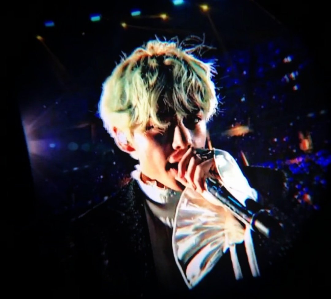 chiaparellidall's tweet photo. Kim taehyung  the kpop IT IDOL  with the best stage presence

 A very needed  thread: https://t.co/24Od3PDYV0