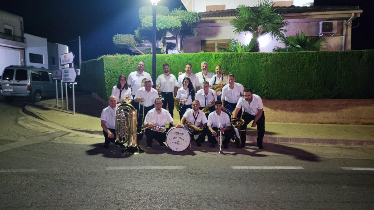 Comenzando las actuaciones de éste Verano 2024 el pasado sábado noche en Abengibre, en el pasacalles de recogida de Reina, Damas y Quintos previo a la Coronación 💐🎊🎀

Gracias al Excmo Ayuntamiento de Abengibre por contar con nosotros 🙏