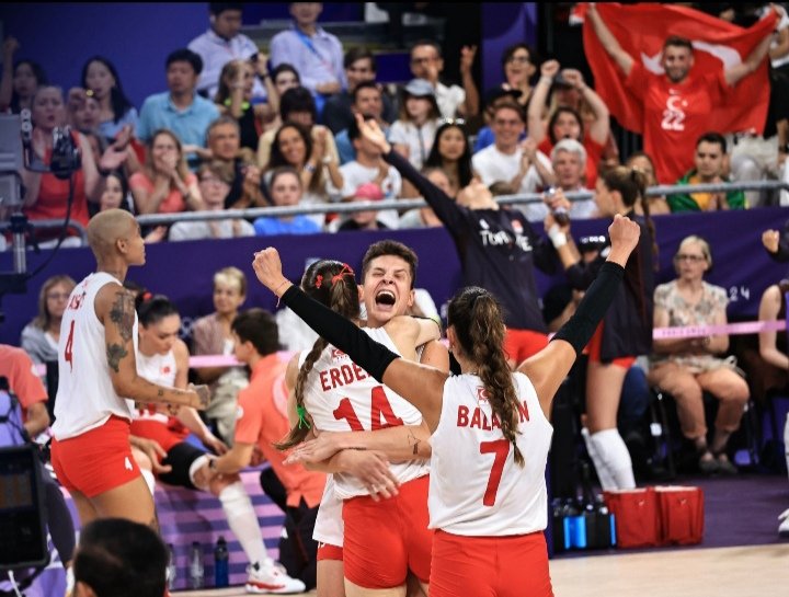 “Ey kahraman Türk kadını! Sen yerde sürünmeye değil, omuzlar üzerinde göklere yükselmeye layıksın” Yolunuz açık olsun #FileninSultanlari ❤‍🔥