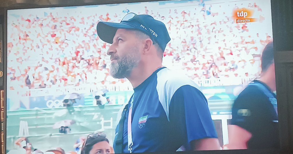 Jajajajaja a quien os recuerda el entrenador del equipo IRANÍ de escalada??