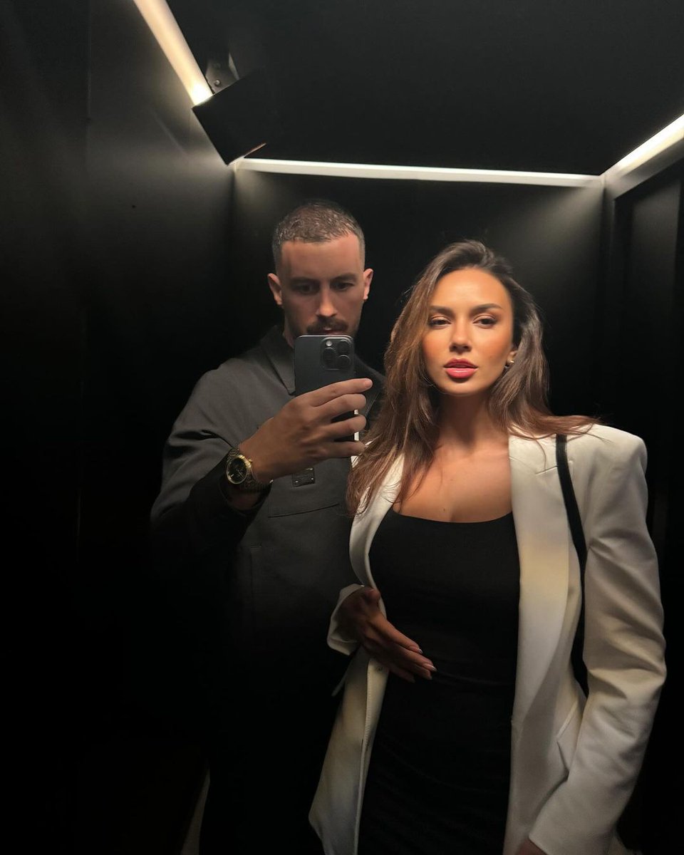famigliaVeshaj's tweet photo. One boy thousand feelings.
#donaldveshaj #borazemani #donbor #couple https://t.co/W3dqXrSUwC