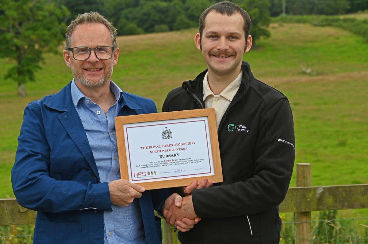 Environmental & Natural Sciences @ Bangor Univ. (@bangorsens) on Twitter photo Bangor University Forestry student Tomos Jones also received his prize in person from <a href="/royal_forestry/">RoyalForestrySociety</a> Still time to join us and work in #forestry or #woodland management! #UCAS #clearing2024 <a href="/BangorUni/">Bangor University</a> Bangor University Forestry student Tomos Jones also received his prize in person from <a href="/royal_forestry/">RoyalForestrySociety</a> Still time to join us and work in #forestry or #woodland management! #UCAS #clearing2024 <a href="/BangorUni/">Bangor University</a>