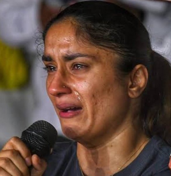 VishalLochab6's tweet photo. English Commentators at #Paris2024    on Vinesh Phogat : 

“Look at the resilience, she has had a tough year with protests in her country, she was seen crying on streets but none of that came in her way today, she fought like a warrior” https://t.co/1IMrDpiLVu