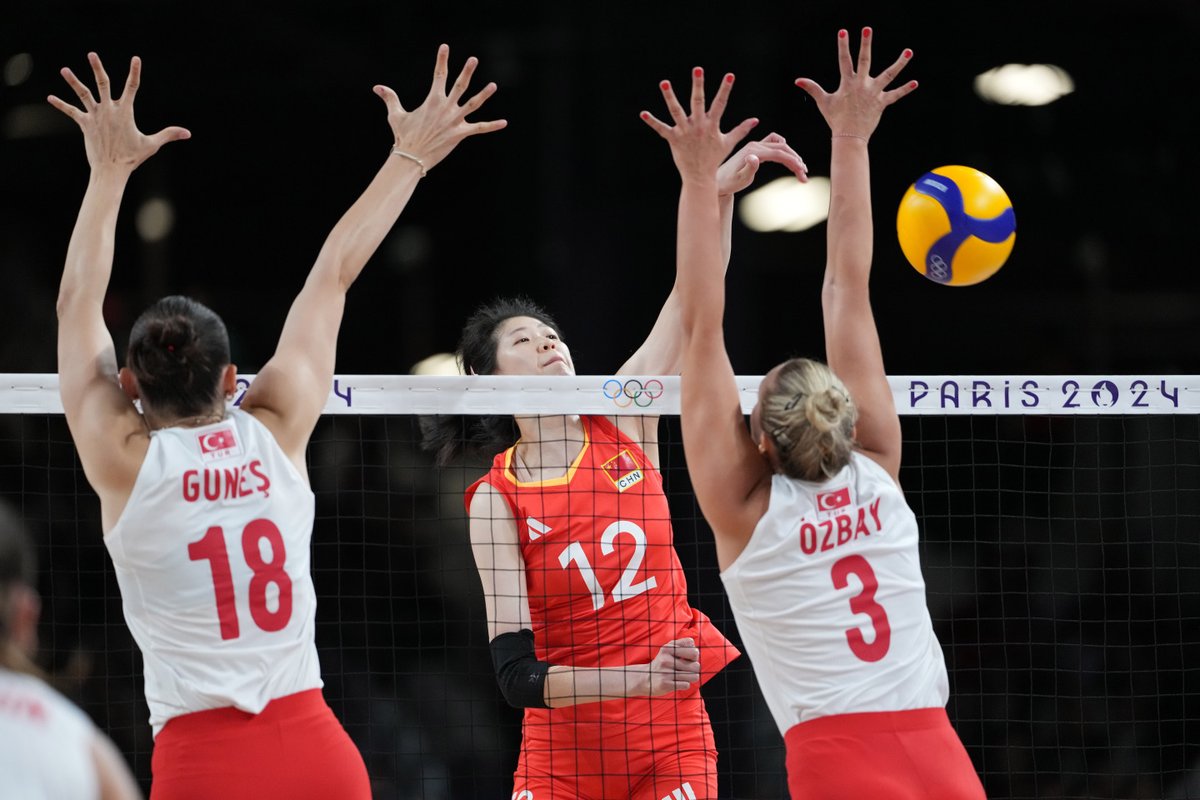 OlympicsCN's tweet photo. China's women's #volleyball team just wrapped up the quarterfinals against Turkey. Despite the loss, they were fully committed to the game and fought till the end. Cheer for the girls🎉👏
 #Olympics #Paris2024 #TeamChina https://t.co/rZ2GmMR9Ls