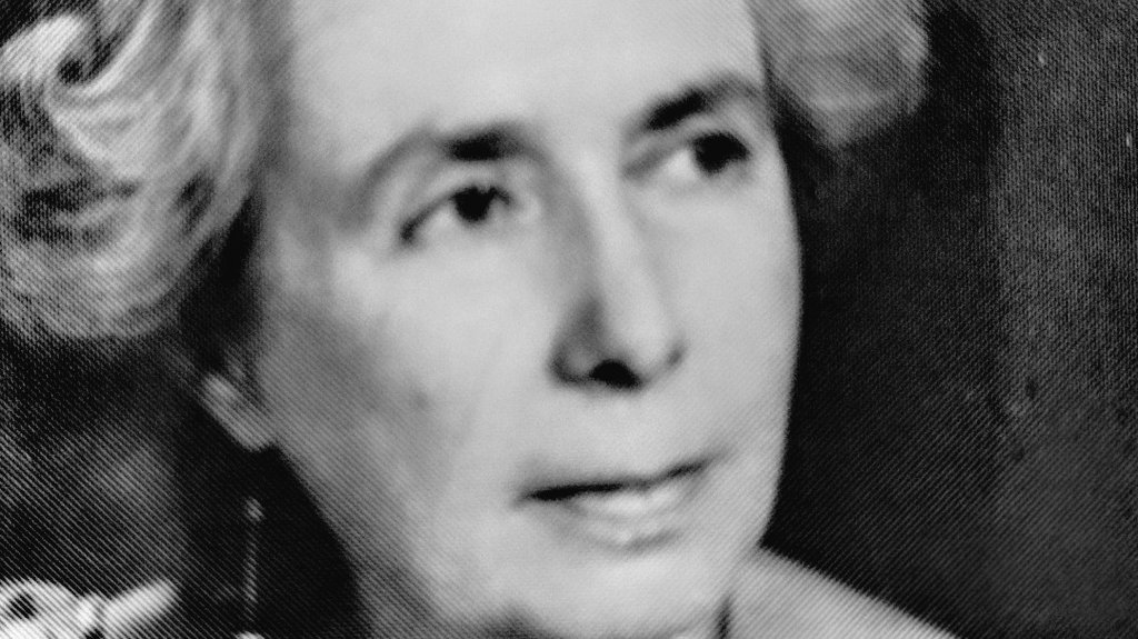 "Si digo que hay revelación
es porque el árbol renace
y la raíz nunca cesa de sostener."

Elizabeth Schön 

Venezuela, 1921-2007