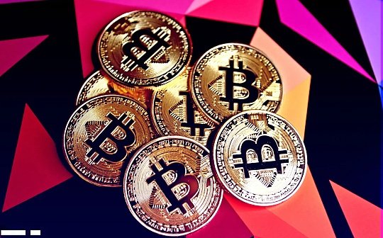 BitChecker_'s tweet photo. 📉 比特币跌破5万美元：8月5日，比特币价格再度跌破5万美元，24小时内下跌15%，引发21万人爆仓，总金额达8.2亿美元。市场受全球股市下跌、避险情绪升温及市场资金动向影响，波动剧烈
📲 阅读更多：https://t.co/bsyge6LRKG 
#比特币 #BTC #加密货币 #市场分析 #投资风险 https://t.co/oMkoQb2dH5