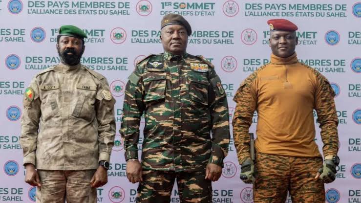 Joe__Bassey's tweet image. The African Union and ECOWAS blocs has been infiltrated and hijacked by the imperialists. Any African country that genuinely wants to develop, progress and succeed must completely breakaway from the colonialists shackle.

If the AES continue to work together to approach their…