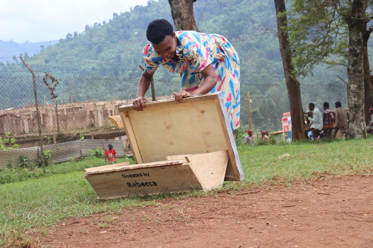 bees_hope's tweet photo. Here comes our third donor, Rebecca! 

Thank you for donating this beautiful beehive to Jane. she is happy because the bees will produce honey that she will sell to get income to support her family. 

Please continue to donate here:  https://t.co/7RhbUjyoXz

#Sustainablefarming https://t.co/pMw5TnpwYm