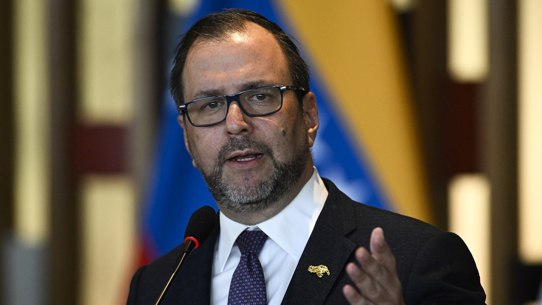 ActualidadRT's tweet photo. "Quien llame a un golpe de Estado a lo Pinochet será investigado": La dura respuesta de Venezuela a Boric https://t.co/G7SYZEww2K https://t.co/t0hTRq66oS