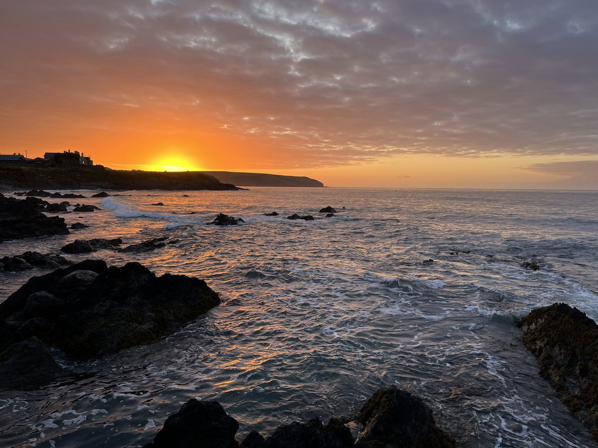 DunleavyBernard's tweet photo. Swim 286/365…the first swim of the holidays and it looks like it’s going to be a beautiful day! #AYearInTheDrink #365Swims #6thAugust #7MinuteSwim #Swimrise #CloneaBeach #Dungarvan #76150mIn286Swims @outdoorswimming @VisitWaterford @DungarvanTIO @WaterfordGrnWay https://t.co/fU24dT88j3