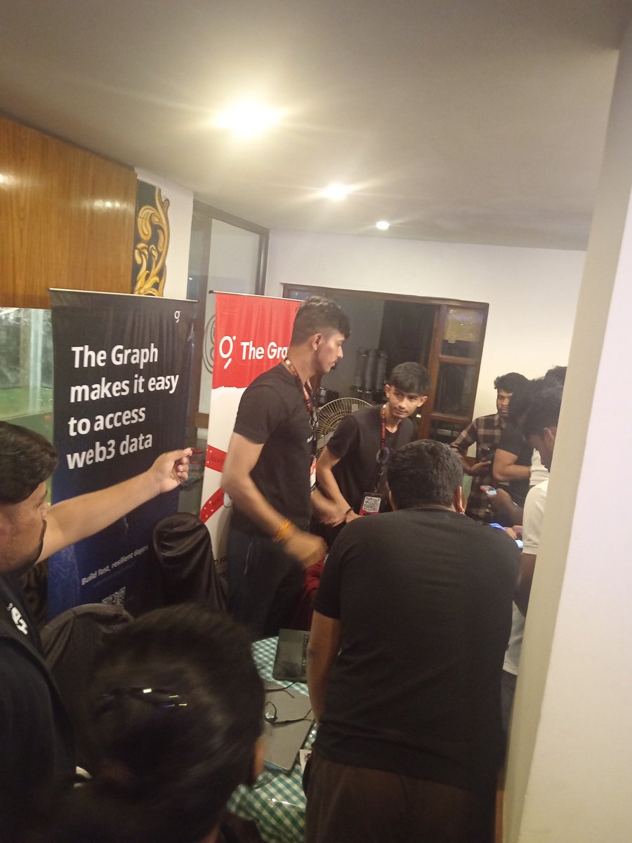ansonantony89's tweet photo. @graphprotocol @TheGraphIndia Amazing session by these guys @ HHG🚀 https://t.co/a9v6inLDfJ