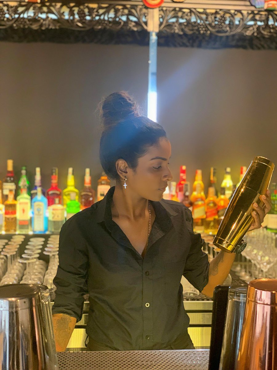 RuchiChristina's tweet photo. #Ruchi #Christina #bargirls #bartendergirl #srilankabar https://t.co/oAoH2CMgoc